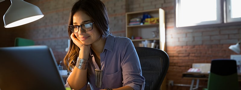 img main woman computer smile